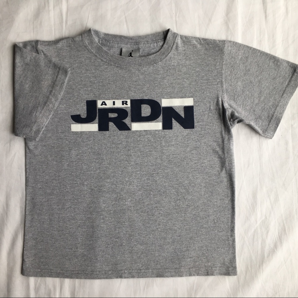 Air Jordan T-shirt size 5 gray navy graphics